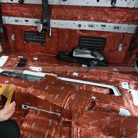 Cách âm cốp xe Nissan Navara 2022