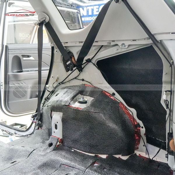 Cách Âm Cốp Xe Hyundai Stargazer