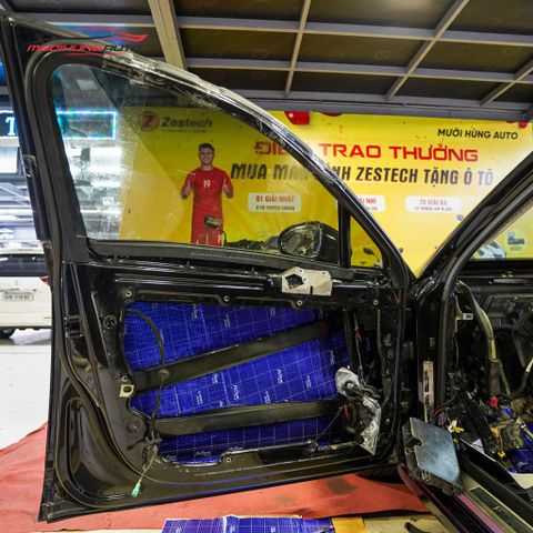 Cách âm cửa xe Bentley 2009