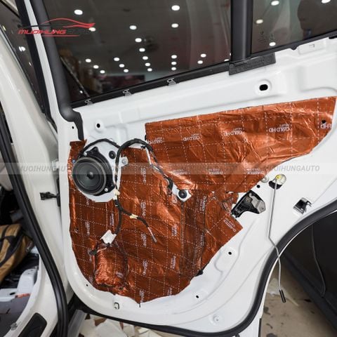 Cách âm cửa xe BMW X1