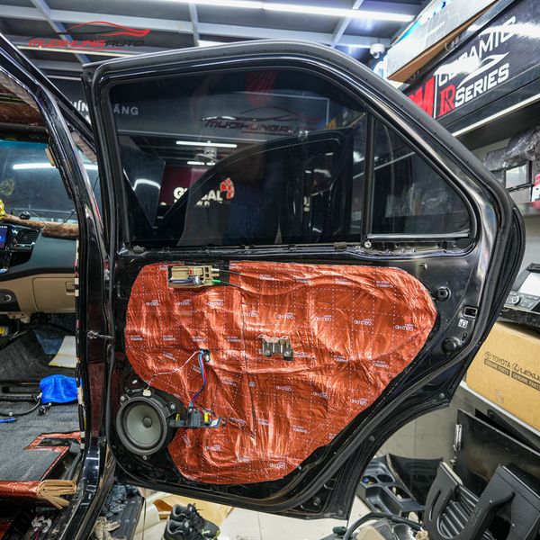 Cách Âm Cửa Xe Toyota Fortuner 2015