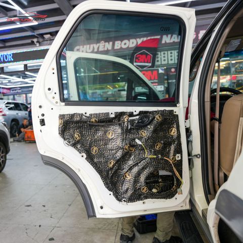 Cách âm cửa xe Ford Escape 2002