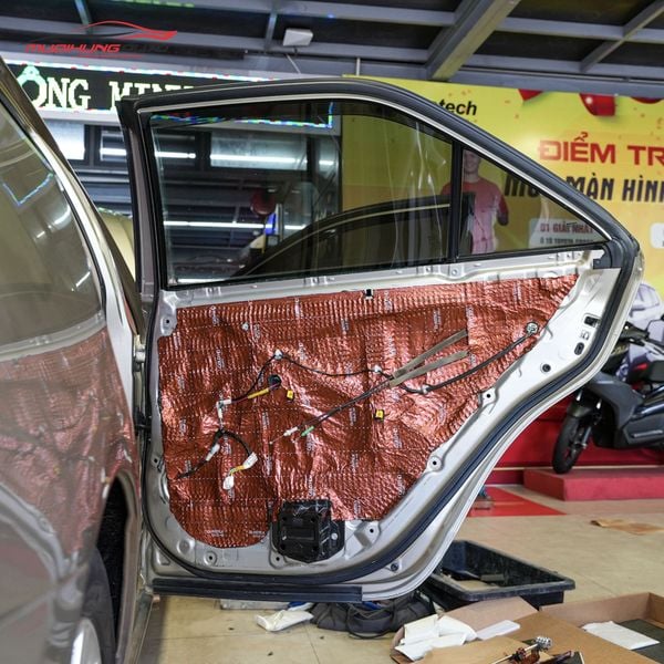 Cách Âm Cửa Xe Toyota Camry 2014