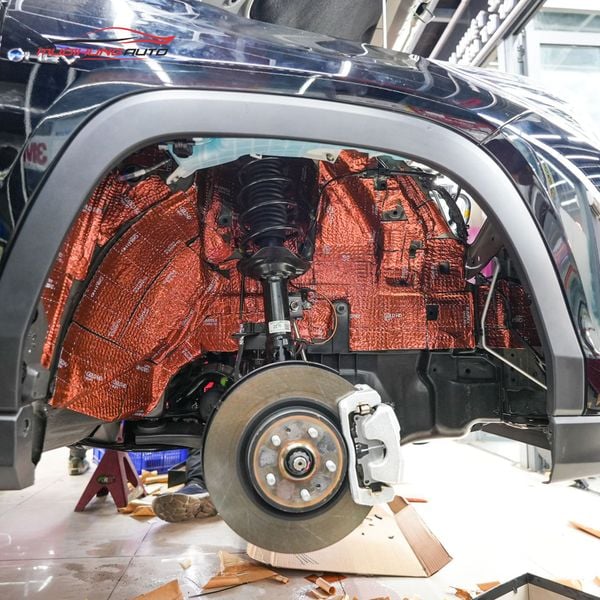 Cách Âm Hốc Bánh Toyota Yaris Cross 2024