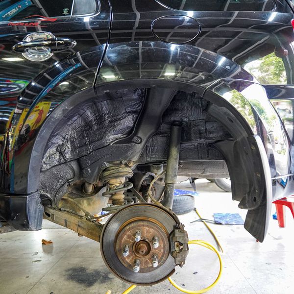 Cách Âm Hốc Bánh Ford Escape