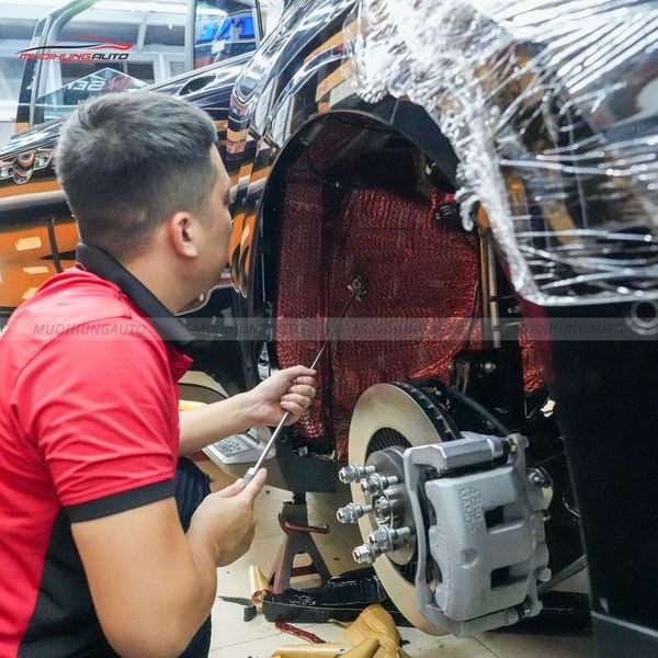 Cách Âm Hốc Bánh Kia Carnival 2025