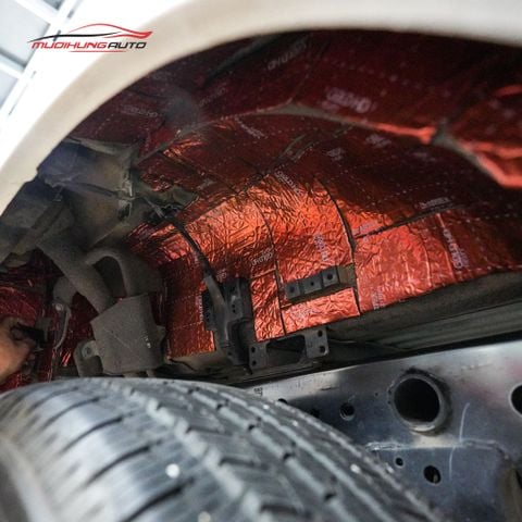 Cách âm hốc bánh Nissan Navara 2022