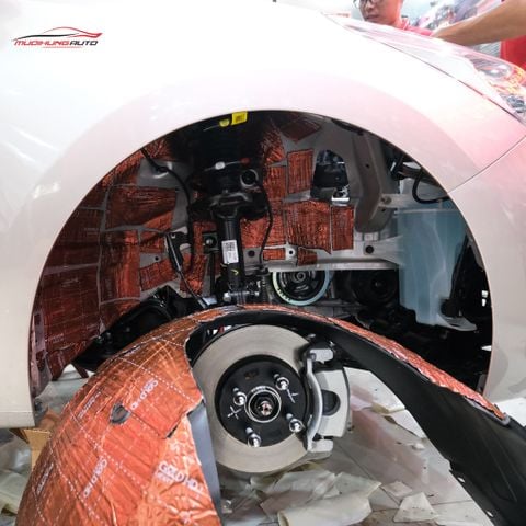 Cách âm hốc bánh Hyundai Accent