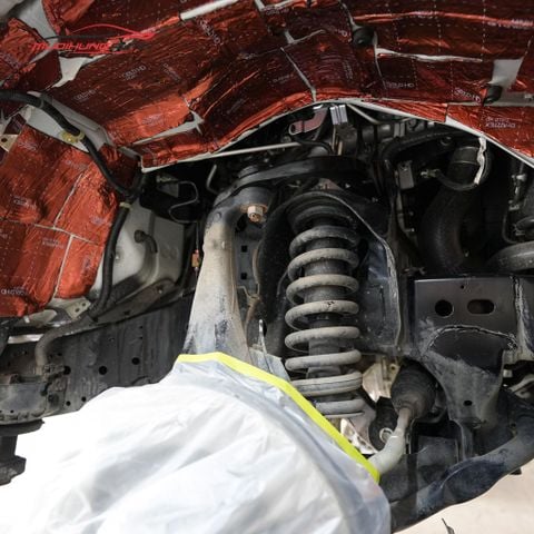 Cách âm hốc bánh Nissan Navara 2022