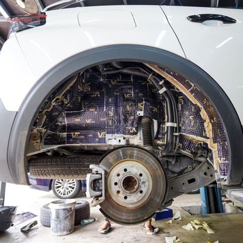 Cách âm hốc bánh Peugeot 5008