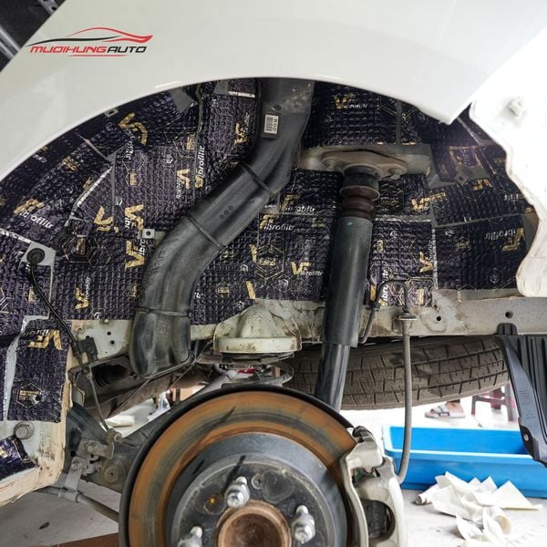 Cách Âm Hốc Bánh Kia Rondo 2015