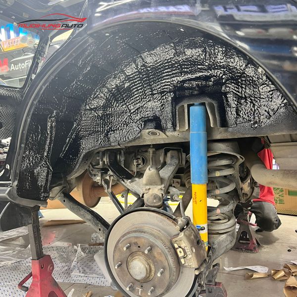 Cách Âm Hốc Bánh Mitsubishi Pajero 2017