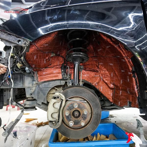 Cách Âm Hốc Bánh Toyota Sienna 2011