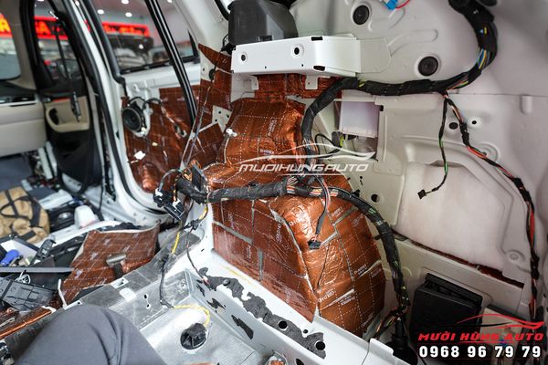 Dán Cách Âm Cho Xe BMW X1 Bằng Vật Liệu Nga Cao Cấp