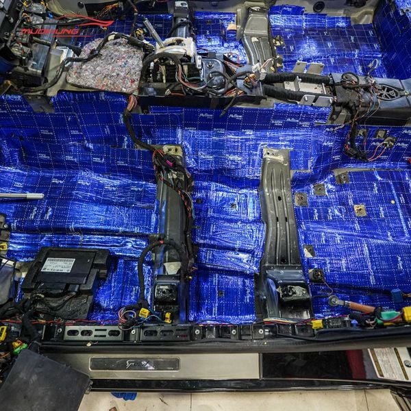 Cách Âm Sàn Xe Bentley 2009