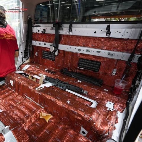 Cách âm sàn xe Nissan Navara 2022