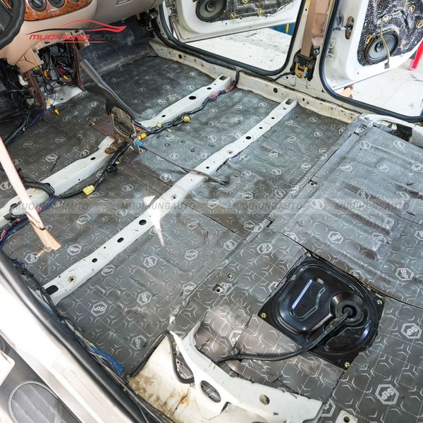 Cách Âm Sàn Xe Mitsubishi Outlander 2020