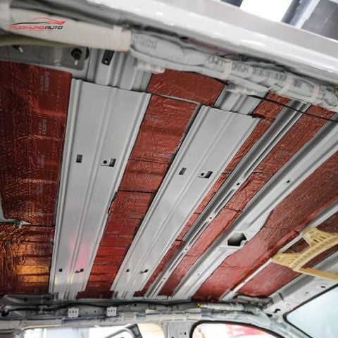 Cách âm trần xe Nissan Navara 2022