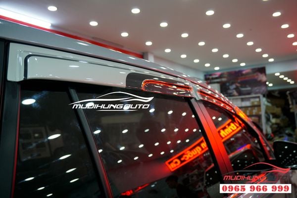 Che mưa xe Toyota Innova 2019