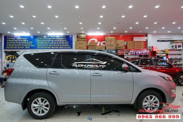Che mưa xe Toyota Innova 2019