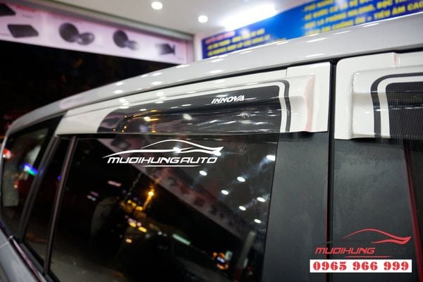 Che mưa xe Toyota Innova 2019