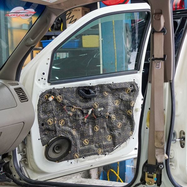 Cách Âm Cửa Xe Ford Escape 2002