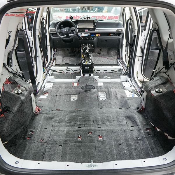 Cách Âm Cốp Xe Hyundai Stargazer