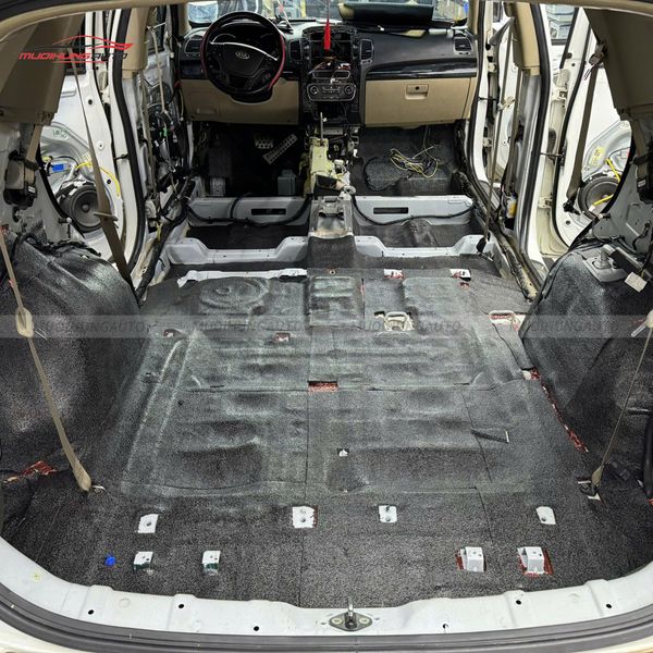 Cách Âm Sàn Xe Kia Sorento 2018