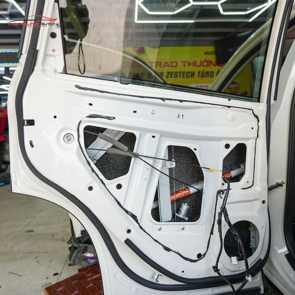 Cách Âm Cửa Xe Subaru Forester 2023