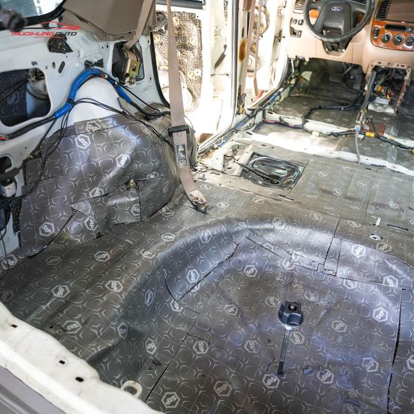 Cách Âm Cốp Xe Ford Escape 2002