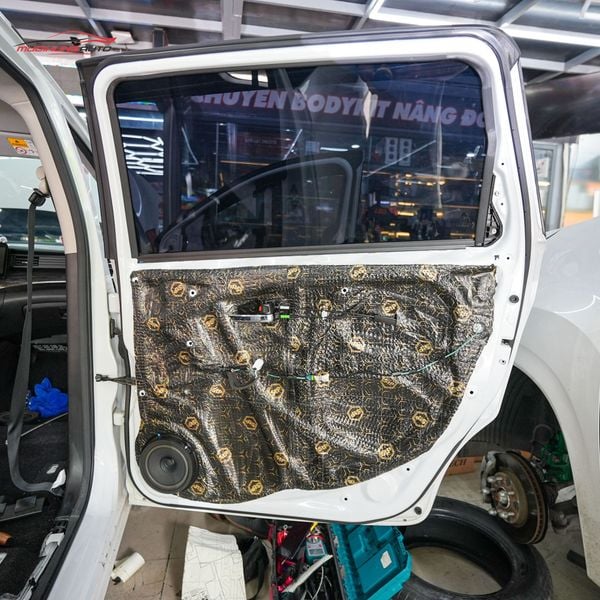 Cách Âm Cửa Xe Suzuki Ertiga 2024
