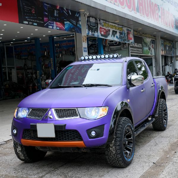 Dán Decal Đổi Màu Xe Mitsubishi Triton Thành Màu Tím