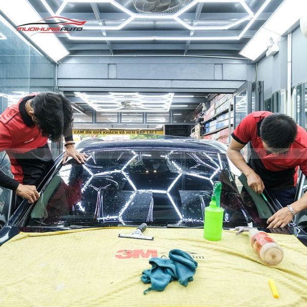 Dán Phim Cách Nhiệt 3M Ô Tô Mercedes GLC 200