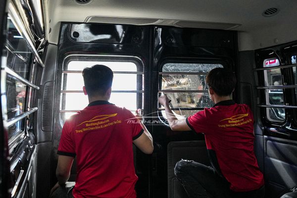 Dán Phim Cách Nhiệt Ntech Cho Xe Ford Transit 2023 Chính Hãng