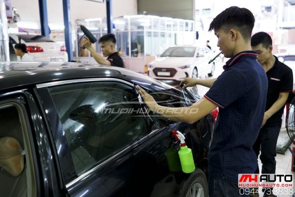 Dán phim chống nóng  Llumar TOYOTA CAMRY giá rẻ