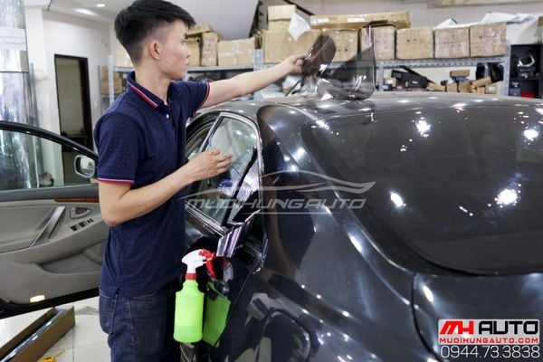 Dán phim chống nóng  Llumar TOYOTA CAMRY giá rẻ