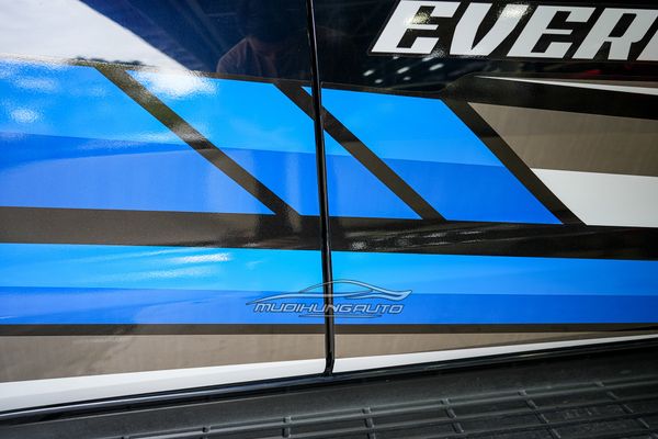 Dán Tem Decal Hông Xe Ford Everest 2020 Tại TPHCM