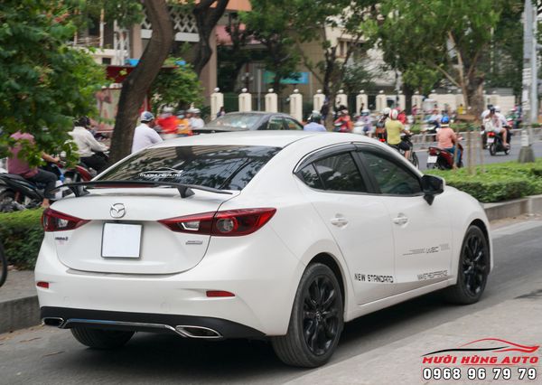 LẮP ĐUÔI CÁ CAO CÓ ĐÈN CHO MAZDA 3 2021