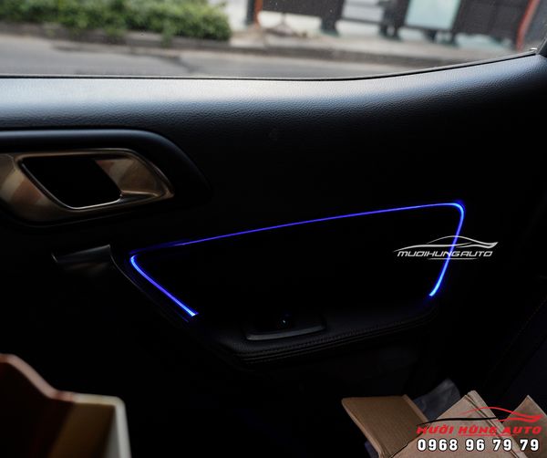 Độ Đèn LED Nội Thất Cho Xe Bán Tải Ford Ranger Chuyên Nghiệp