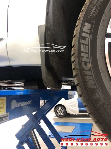 Lắp Đặt Chắn Bùn Cho Xe Volvo XC60 Cao Cấp Tại TPHCM