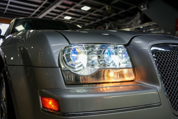 Độ 4 Bi LED Domax X-LED Pro Chính Hãng Aozoom Cho Xe Chrysler