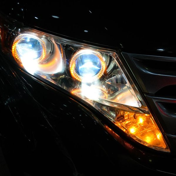 Độ 4 Đèn Bi LED DOMAX Kết Hợp Với Vòng Angel Eyes Cho Xe Toyota Venza