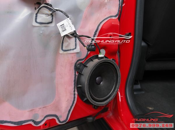 Độ Âm Thanh Sub Gầm Ghế Và Loa Cánh Cửa Xe Chevrolet Colorado