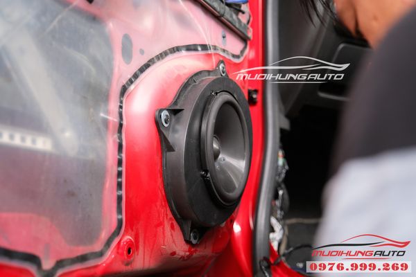 Độ Âm Thanh Sub Gầm Ghế Và Loa Cánh Cửa Xe Chevrolet Colorado