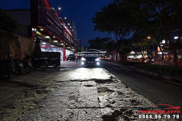 Độ Bi LED Đèn Pha Và Đèn Gầm Hiệu Aozoom Cho Kia Sedona Tại TPHCM