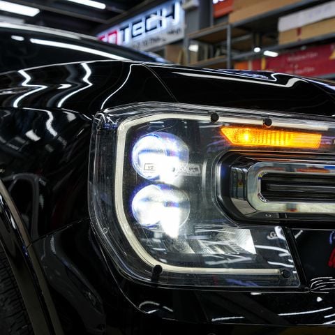 Độ Đèn Bi Laser Megalodon Chính Hãng Aozoom Cho Xe Ford Everest 2022