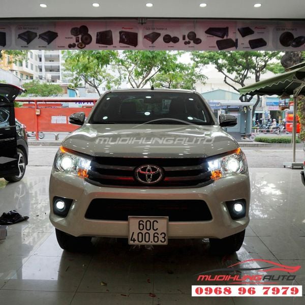 Độ đèn Bixenon và đèn cản Toyota HILUX 2019