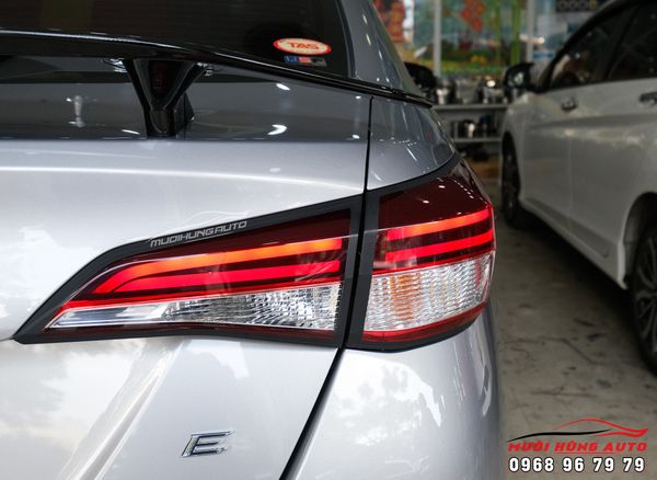 Độ Đèn Hậu LED Chạy Cao Cấp Cho Toyota Vios