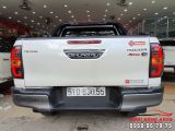 Độ đèn hậu nguyên cụm cho Toyota Hilux 2020  chuyên nghiệp