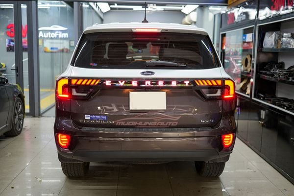 Độ Đèn LED Gầm Sau Cho Xe Ford Everest 2023